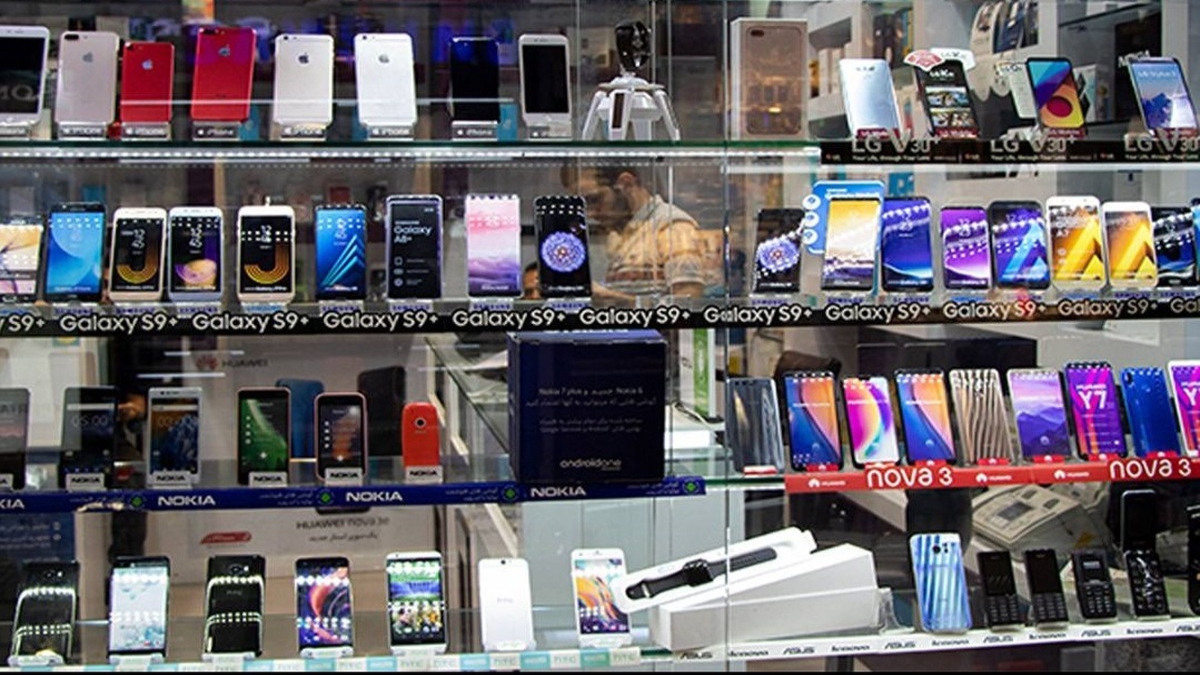 در فروردین 1403 حدود 500 هزار دستگاه گوشی تلفن همراه وارد ایران شده است!